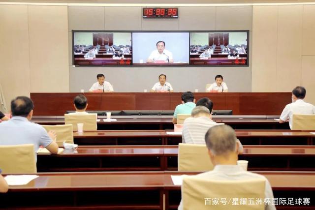 杨瀚森在季前赛上亮相，成了替补中锋